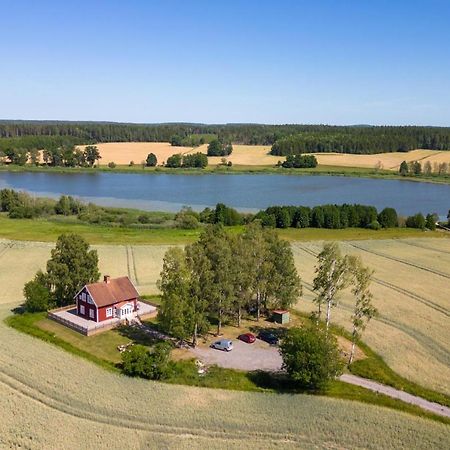 Gard Med Egen Sjoe Med Bryggbat, Nyrenoverat! Katrineholm Exterior photo