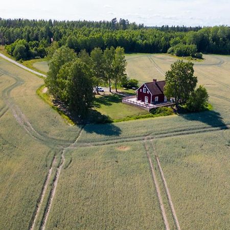 Gard Med Egen Sjoe Med Bryggbat, Nyrenoverat! Katrineholm Exterior photo