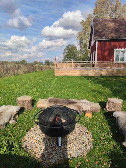 Gard Med Egen Sjoe Med Bryggbat, Nyrenoverat! Katrineholm Exterior photo