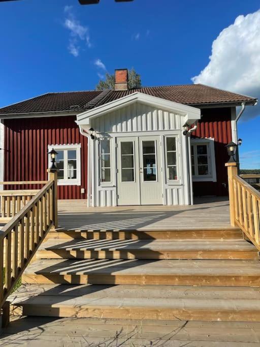Gard Med Egen Sjoe Med Bryggbat, Nyrenoverat! Katrineholm Exterior photo