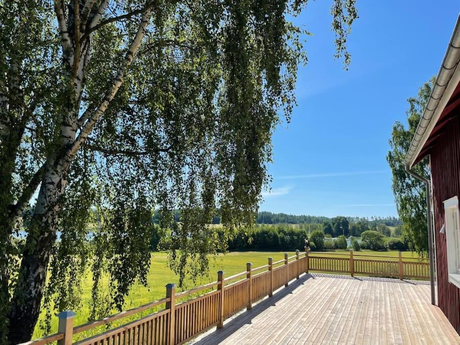 Gard Med Egen Sjoe Med Bryggbat, Nyrenoverat! Katrineholm Exterior photo