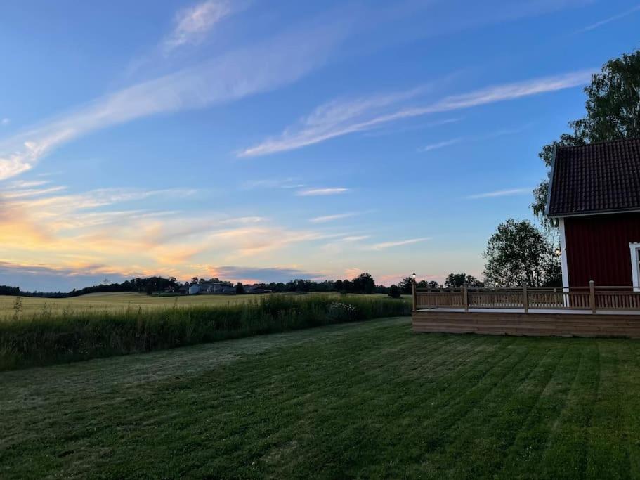 Gard Med Egen Sjoe Med Bryggbat, Nyrenoverat! Katrineholm Exterior photo