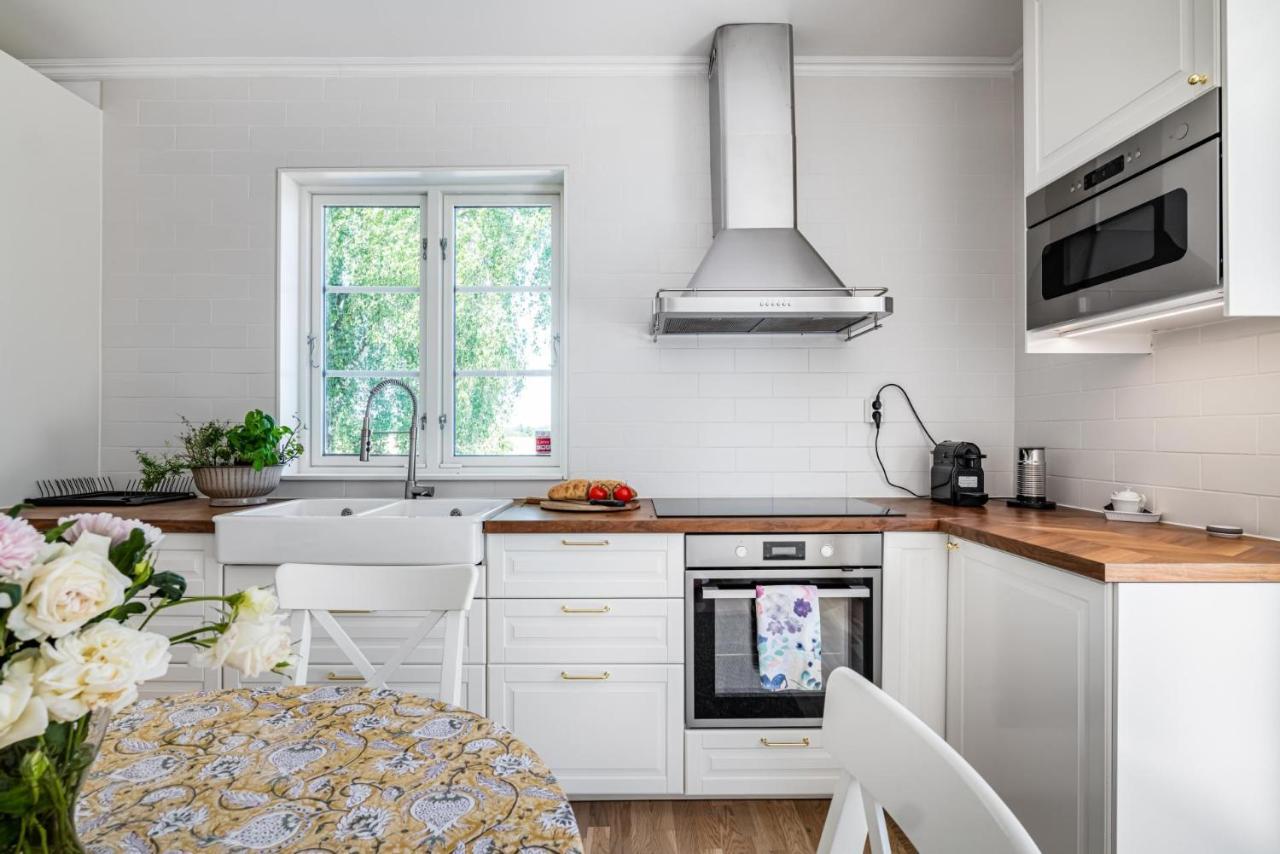 Gard Med Egen Sjoe Med Bryggbat, Nyrenoverat! Katrineholm Exterior photo