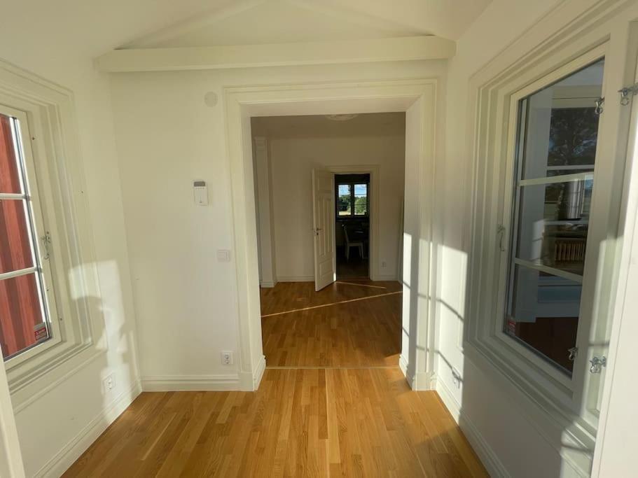 Gard Med Egen Sjoe Med Bryggbat, Nyrenoverat! Katrineholm Exterior photo