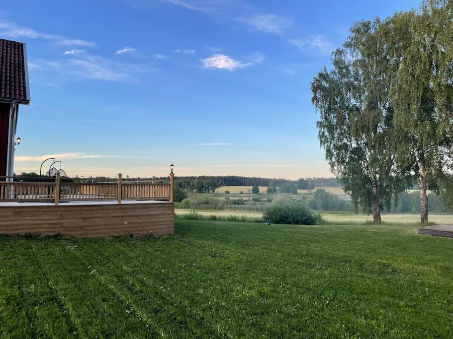 Gard Med Egen Sjoe Med Bryggbat, Nyrenoverat! Katrineholm Exterior photo