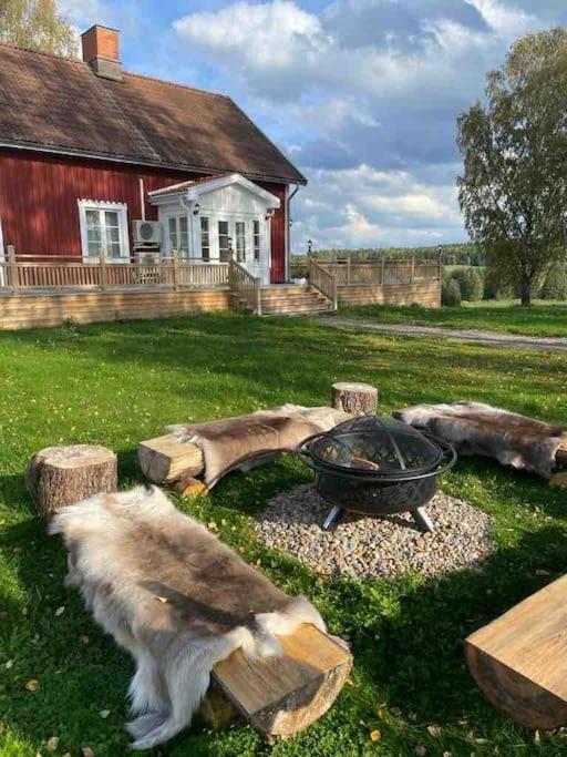 Gard Med Egen Sjoe Med Bryggbat, Nyrenoverat! Katrineholm Exterior photo