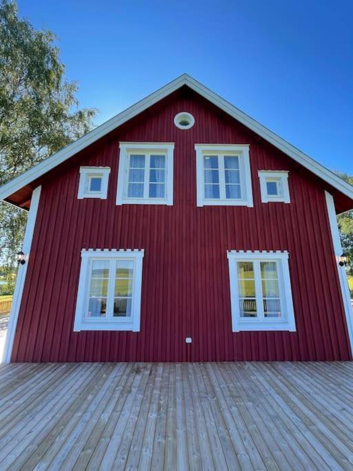 Gard Med Egen Sjoe Med Bryggbat, Nyrenoverat! Katrineholm Exterior photo