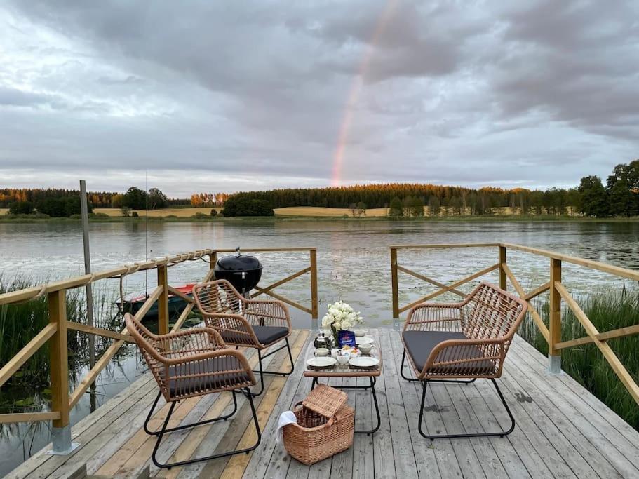 Gard Med Egen Sjoe Med Bryggbat, Nyrenoverat! Katrineholm Exterior photo