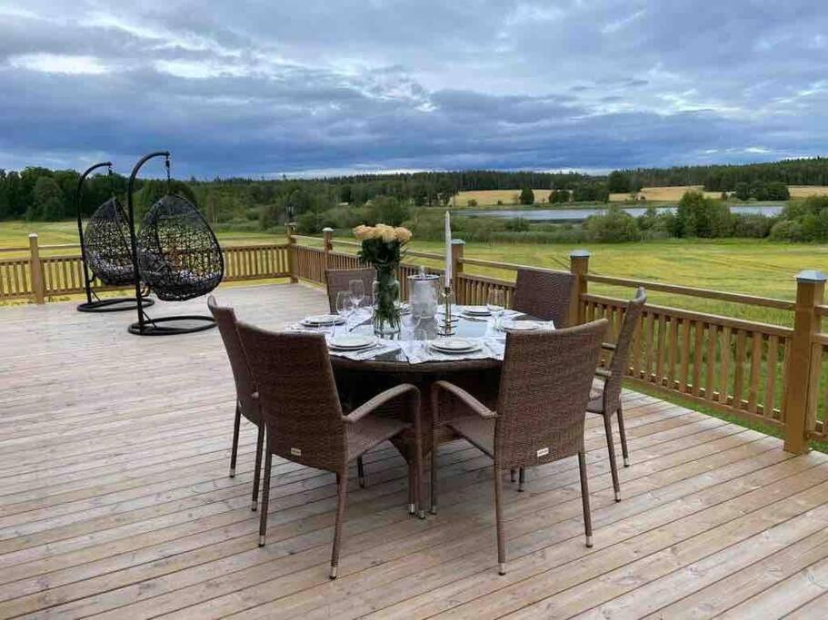 Gard Med Egen Sjoe Med Bryggbat, Nyrenoverat! Katrineholm Exterior photo