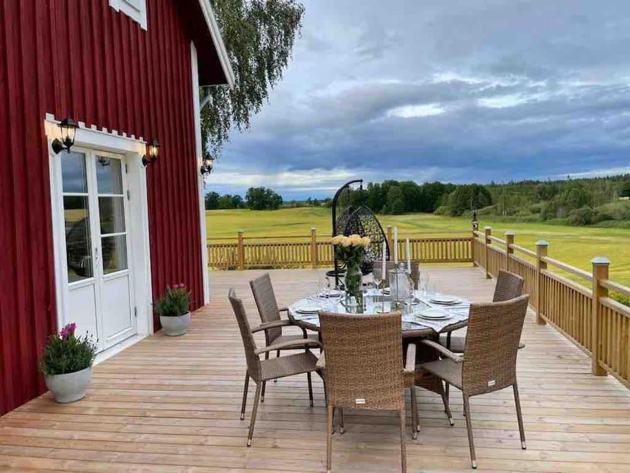 Gard Med Egen Sjoe Med Bryggbat, Nyrenoverat! Katrineholm Exterior photo